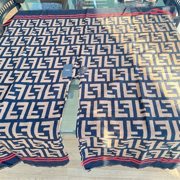 FF Shawl Poncho - Picture 7 of 8